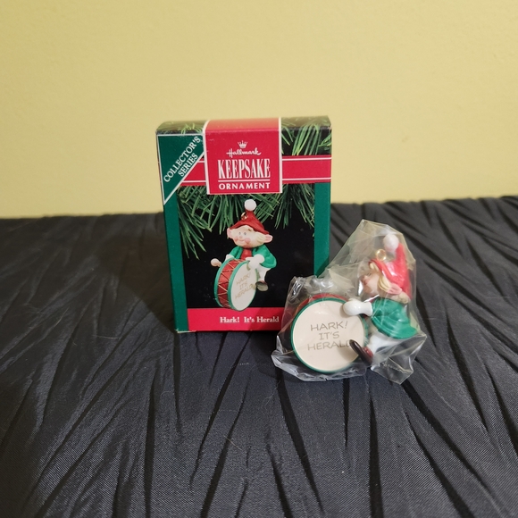 Hallmark Other - 1990 Hallmark Keepsake "Hark! Its Harold" Ornament